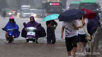 Floods hit China, trapping passengers up to their necks in submerged subway