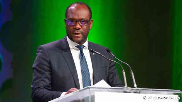 Alberta justice minister wants Canadians to be allowed to carry pepper spray