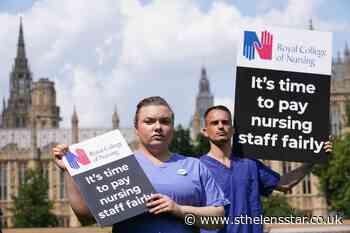Nurses hit out over 'shameful' 3% pay rise - St Helens Star