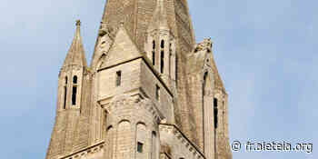 Cathédrale insolite : la petite maison perchée de la tour nord de Bayeux - Aleteia