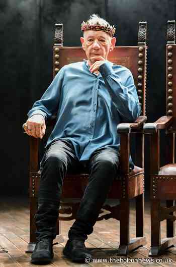 Ian McKellen makes long-awaited return as Hamlet in 'age-blind' interpretation