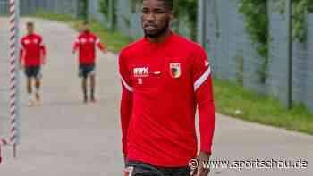 Zukunft ungewiss: Danso verlässt Augsburg-Trainingslager - sportschau.de