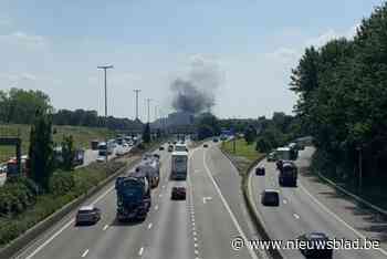 Brand op werf toekomstig politiekantoor aan Post X: rookpluim tijdlang van ver zichtbaar
