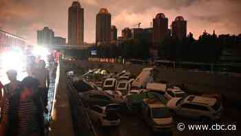 Cleanup begins in flood-ravaged Chinese city of Zhengzhou