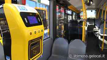 Botte per un biglietto, ragazza denuncia un controllore - Il Tirreno