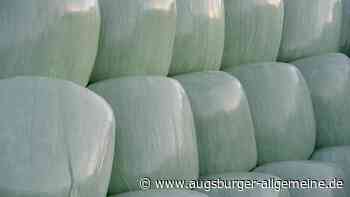 Siloballen rollt auf A8: Autofahrerin wird bei Unfall schwer verletzt