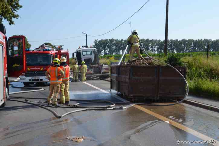 Snoeiafval in container vat vuur tijdens transport