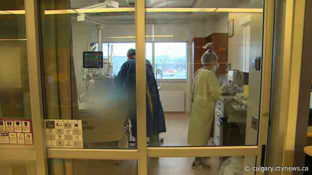 Unvaccinated Albertans are majority of COVID-19 cases, hospitalizations, deaths: Hinshaw