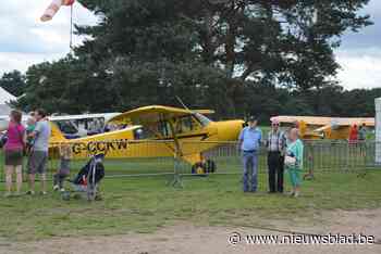 Vliegtuigen en oldtimers verzamelen op Fly-In Keiheuvel