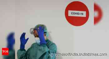 Italy reports 17 coronavirus deaths on Friday, 5,143 new cases - Times of India