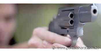 Assalto à mão armada: Em Imbituba, bandido rende funcionário de uma loja de celulares e leva 21 aparelhos, fugindo a pé - Portal AHora