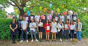 68 glückliche Absolventen der Fachoberschule Neunkirchen KBBZ - Saarbrücker Zeitung