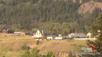 Hundreds gather in Crowsnest Pass in support of coal mining