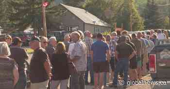 Hundreds gather in support of coal mining in the Crowsnest Pass