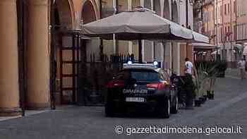 Carpi, bar della movida in “piazzetta” chiuso dai carabinieri - La Gazzetta di Modena