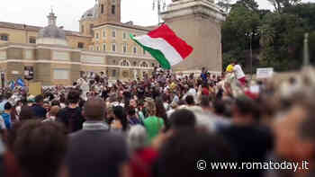 Manifestazione contro il green pass obbligatorio: a Roma un migliaio di persone in piazza del Popolo