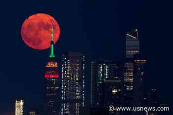U.S. Wildfires Turn Full Moon Orange