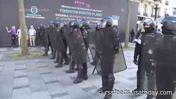 Police use tear gas at Paris virus rules protest