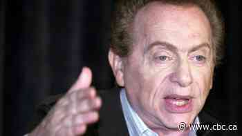 Jackie Mason, irascible comedian who perfected amused outrage, dies at 93