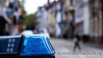 Kinder werfen Beutel mit Steinen auf Autos - Süddeutsche Zeitung