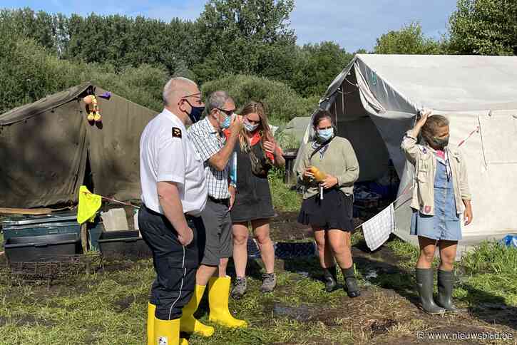Half dorp in de bres voor scoutsmeisjes nadat kampplaats onderloopt in Pulle: “Solidariteit was hartverwarmend”