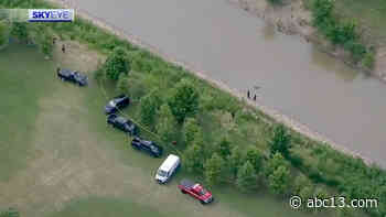 Man's body found floating in Buffalo Bayou, Houston police say - KTRK-TV