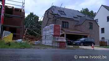 Opnieuw wateroverlast in Sint-Gillis-Waas: Straten afgesloten, gevel huis stort in. - TV Oost