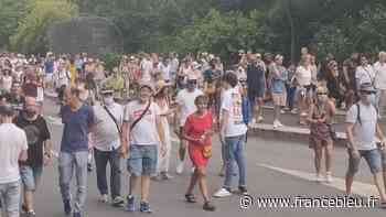 Des milliers de manifestants contre le pass sanitaire à Nice - France Bleu