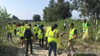 Nice : 80 enfants des quartiers des Moulins et des Liserons nettoient les berges du Var - France Bleu