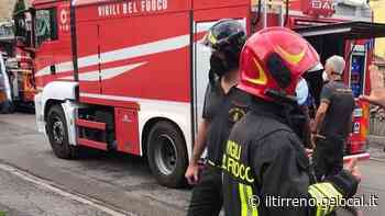 Brucia uno scantinato, due persone sono rimaste intossicate - Il Tirreno