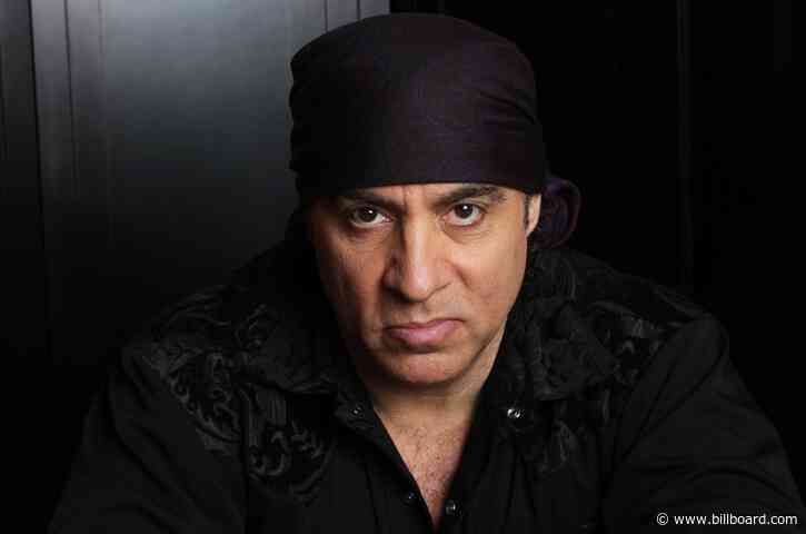 Steven Van Zandt on How His Friendship With Bruce Springsteen Informed His ‘Sopranos’ Role