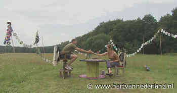 Stoeltjes, lampjes of een piano nodig? Gratis af te halen bij Drents festival - Hartvannederland.nl