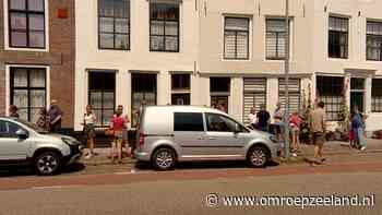 Lange rijen in Middelburg om een sneltest te halen - Omroep Zeeland