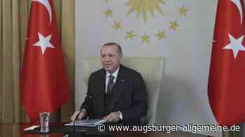 Auf dem Ulmer Münsterplatz wird ein Zeichen gegen Gewalt gesetzt