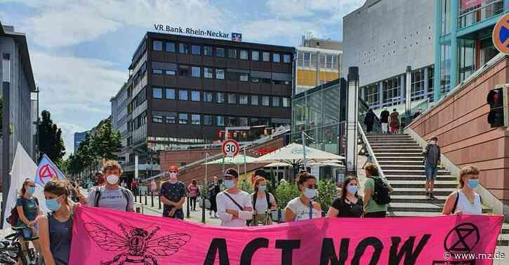 Mannheim:  Extinction Rebellion blockiert Kunststraße