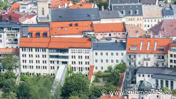 Traunstein: Photovoltaikanlage wird auf dem Rathausdach installiert - chiemgau24.de