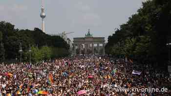 Gewalttätige Zusammenstöße zwischen queeren Demonstranten und Polizei in Berlin