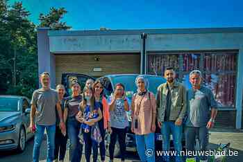 Hatice en Sukran brengen de ingezamelde spullen naar de getroffen gebieden - Het Nieuwsblad