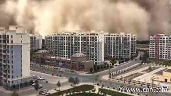 Huge sandstorm engulfs city in China