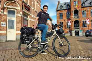 Nick fietst met 145 kilo spiermassa en bagage naar Iran: “Voor mijn nichtje”