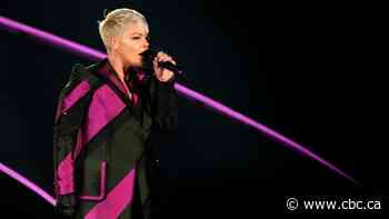 Pink offers to pay bikini bottoms fine for Norwegian beach handball team