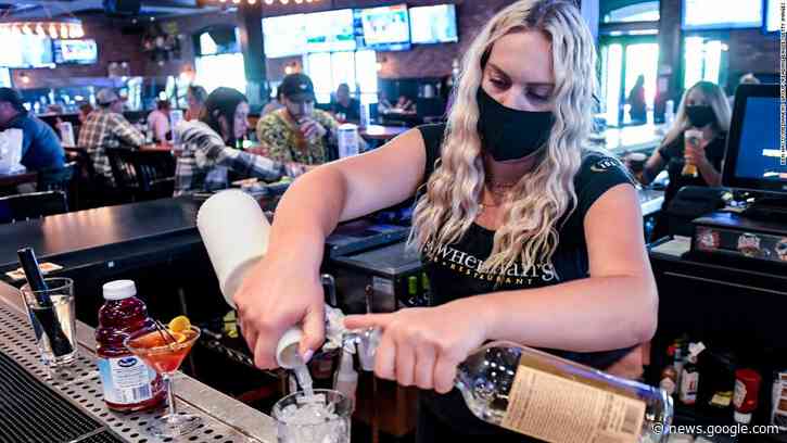 If you are not vaccinated against Covid-19, you shouldn't go into a bar or restaurant, expert says - CNN