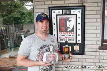 Dansinstructeur lanceert eigen whiskey- en ginlabel: “Countrymuziek is veel meer dan Dolly Parton en Kenny Rogers”