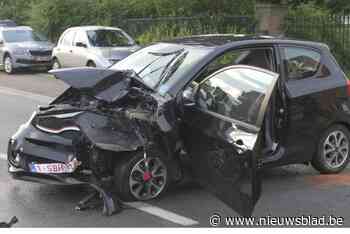 Bestuurster gewond afgevoerd na zware klap in Nijlen