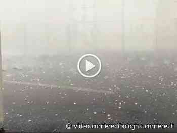 Grandine a Modena, la tempesta di chicchi a Finale Emilia - Corriere della Sera