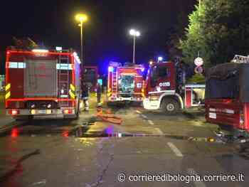 Modena, getta tanica di benzina e manda a fuoco palazzina: 18 intossicati, due ustionati gravi - Corriere della Sera