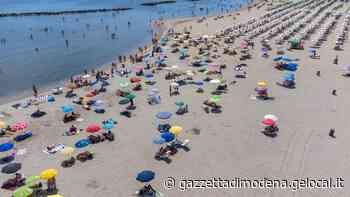 Modena. Tutti al mare in Italia, più comodi e meno carte Ma l’ombrellone costa fino a 90 euro al giorno - La Gazzetta di Modena