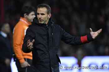 Albert Stuivenberg zal niet meer in de dug-out zitten in kwalificatiewedstrijd tegen de Rode Duivels