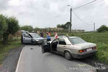 Zestigjarige bestuurder even in levensgevaar na zware frontale botsing in bocht