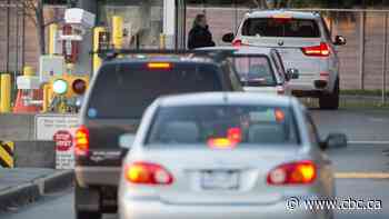 Border workers vote to strike, putting Canada's reopening plans at risk